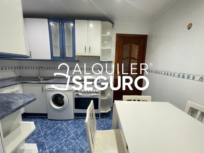 Foto a8539174-5121-4b4b-8118-1badf64f4872. Alquiler piso  c de antonio lopez en Moscardó Madrid