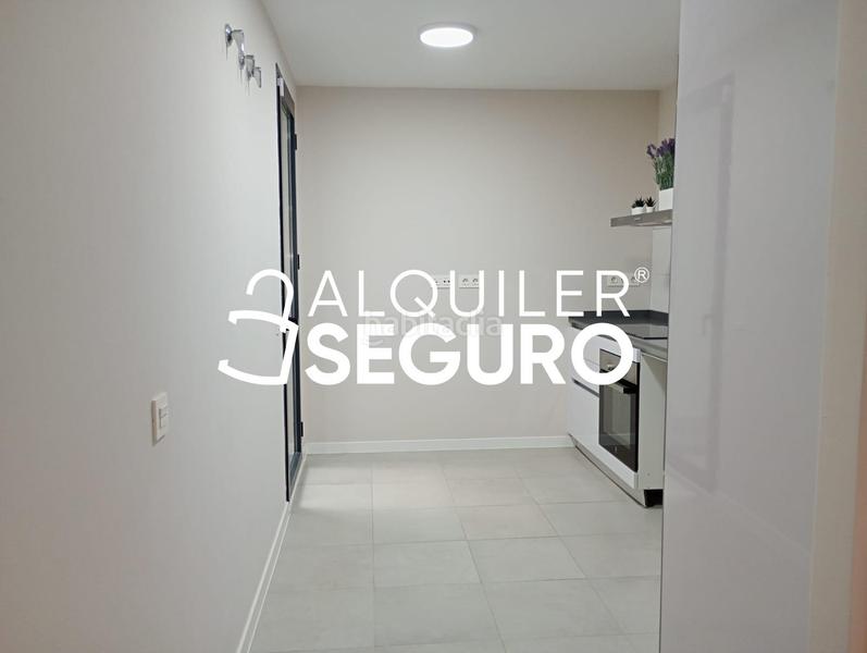 Foto 097e40e9-40f1-485a-871a-4e63b2c35192. Alquiler piso  av. octavio paz en El Atabal Málaga