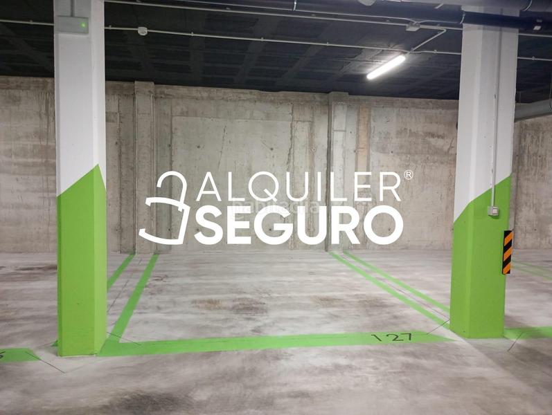 Foto 7ffb1a35-005b-4a89-b363-6ccebf57f54c. Alquiler piso  av. octavio paz en El Atabal Málaga