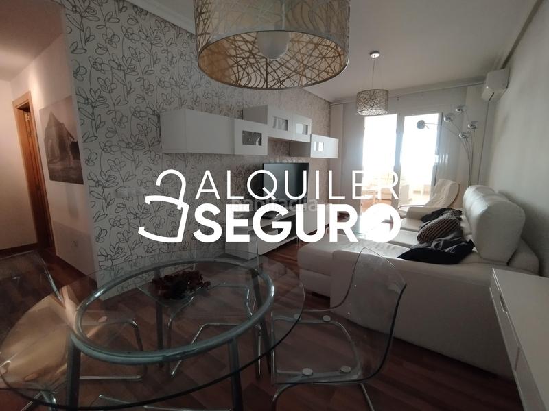 Foto 6b2d6c59-87e4-440c-89ce-8e0b58481f94. Alquiler piso  c narciso en Los Pacos Fuengirola