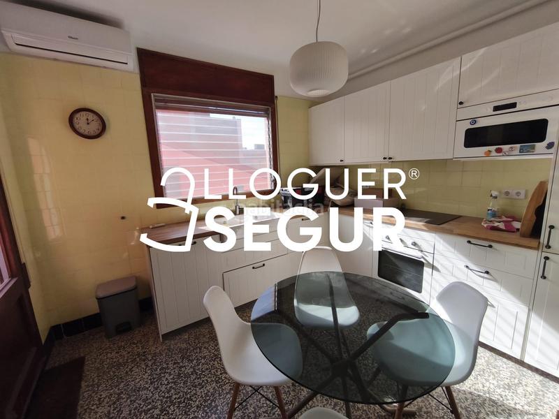 Foto 145c3135-20c9-43d6-80b0-e162969523f3. Alquiler piso  c sant silvestre en Centre Santa Coloma de Gramenet