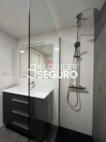 Foto 3c3bb892-976f-4620-b4db-e807873e6b20. Rent studio with heating parking pool in Acacias Madrid