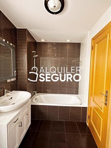 Foto 528e0ea7-83a9-49eb-b786-6eb1d6215274. Rent flat with heating parking in Sónsoles Ávila