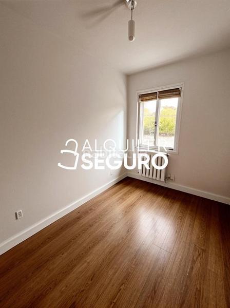 Foto 7e2cdb2f-43d1-4d1c-8407-f4ec5b05bd83. Alquiler piso  av. de san luis en Pinar del Rey Madrid