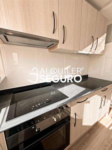 Foto cc923040-ac74-4502-92f4-6307853af9a3. Alquiler piso  av. de san luis en Pinar del Rey Madrid