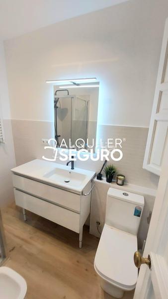 Foto 5a337ac2-a1e2-4e4f-ba44-a2eaeafd8fe5. Lloguer pis amb calefacció a Embajadores-Lavapiés Madrid