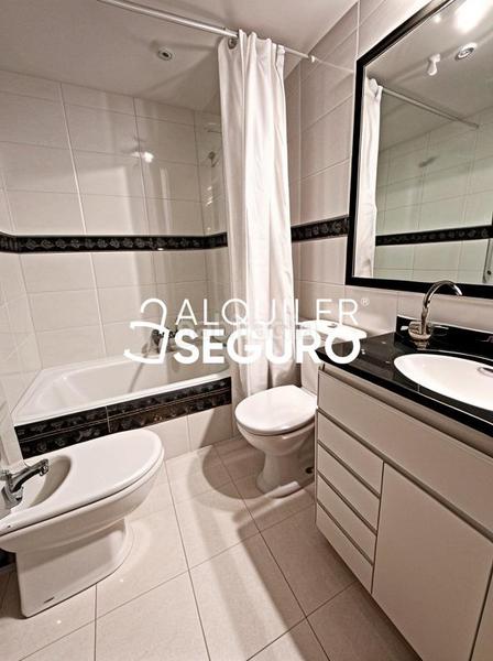 Foto 318a28c4-3baf-41ab-93a6-7802c7062135. Location appartement avec chauffage parking piscine dans Madrid