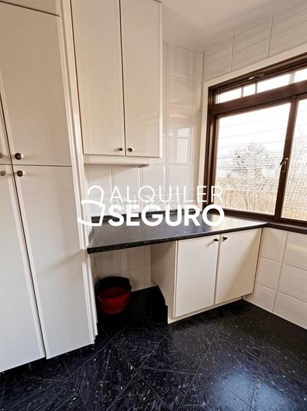 Foto 81d5ddd4-be54-444b-a7ef-eec8bd886d33. Location appartement avec chauffage parking piscine dans Madrid