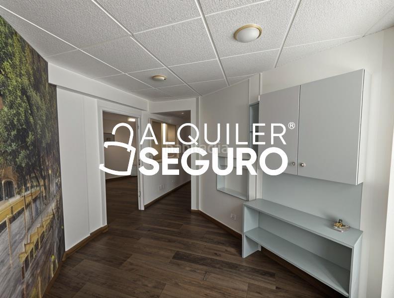 Foto 26f58871-1f32-48f4-833e-f478e5870693. Alquiler local comercial local dhondures en La Sagrera Barcelona