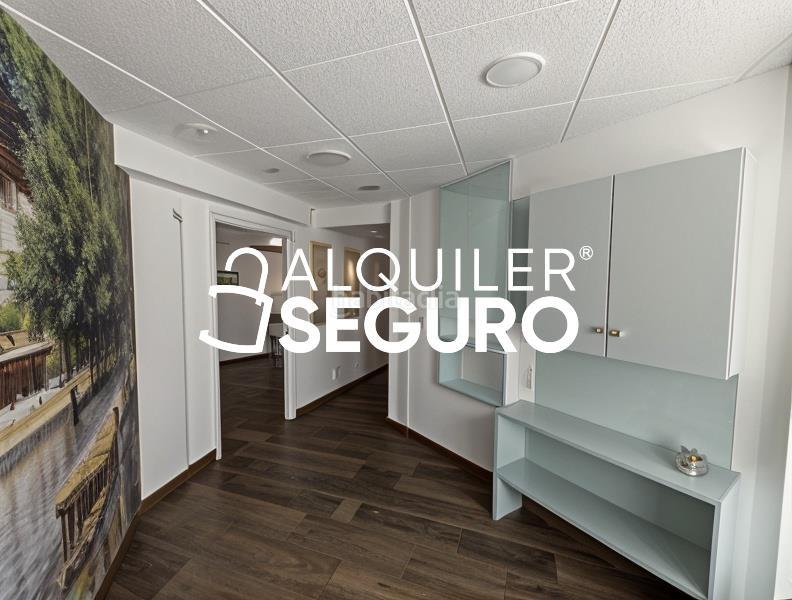 Foto bf3ff908-73ed-46e4-952c-2e1b0d2de557. Alquiler local comercial local dhondures en La Sagrera Barcelona