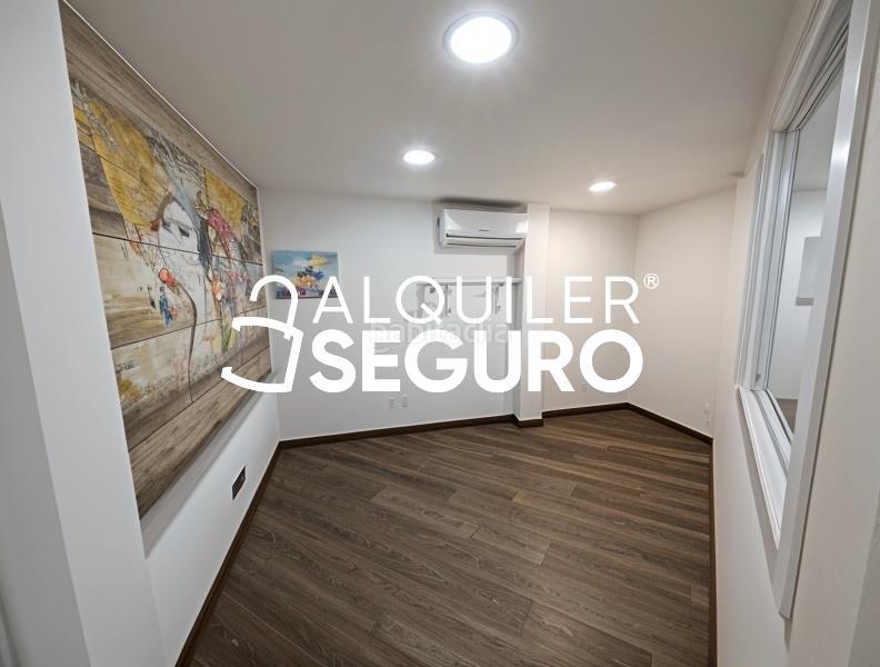 Foto e0b07a4b-67e4-4037-8e1c-f884ff4d6076. Alquiler local comercial local dhondures en La Sagrera Barcelona