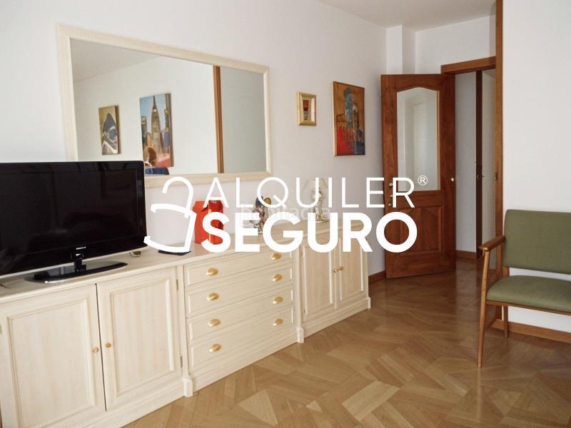 Foto 93869392-4a55-4fe8-aa6d-533d232c9e7f. Lloguer pis amb calefacció a Avda de Madrid - Pº de la Estación Jaén