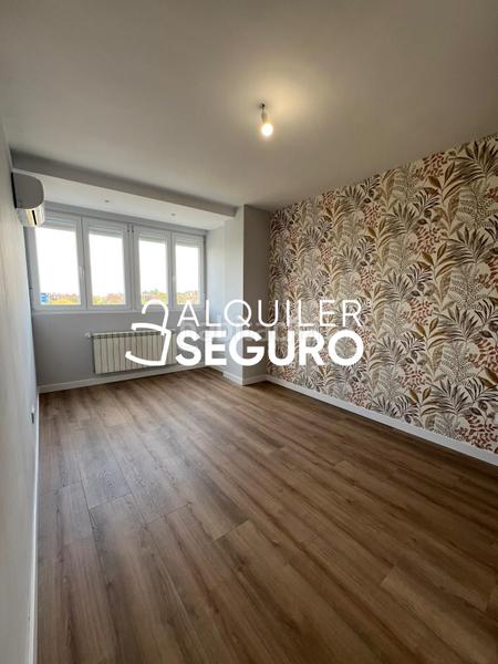 Foto ca90bb03-9897-4d21-ad43-b8fb481ef0ab. Alquiler piso  c mequinenza en Canillejas Madrid