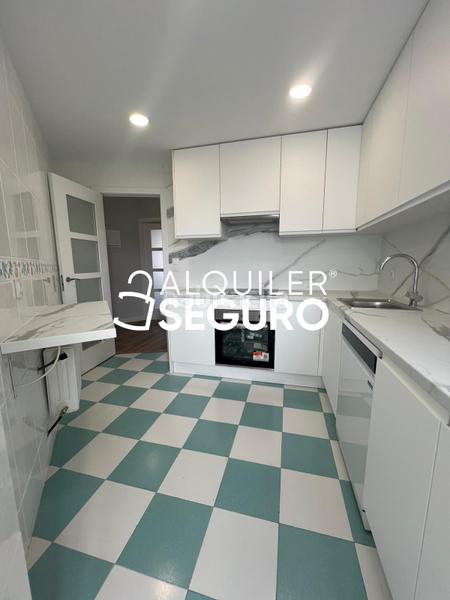 Foto 77d31a4d-bec8-4899-b921-00e279fa0597. Miete etagenwohnung mit heizung in Canillejas Madrid