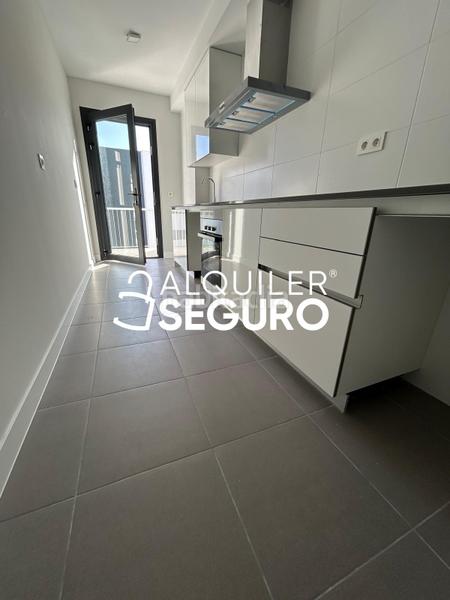 Foto 072a34f2-c625-4f83-b4f1-aa6d73de8e9d. Lloguer pis amb calefacció aparcament piscina a Rosaleda - Juventud Granada