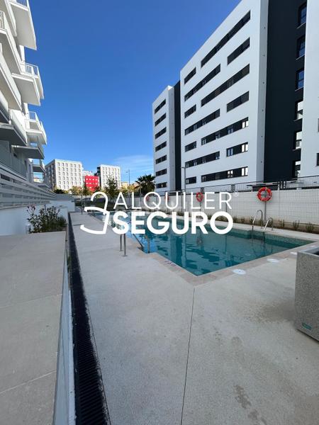 Foto 073d8b38-a619-49e8-98c5-459789384324. Lloguer pis amb calefacció aparcament piscina a Rosaleda - Juventud Granada