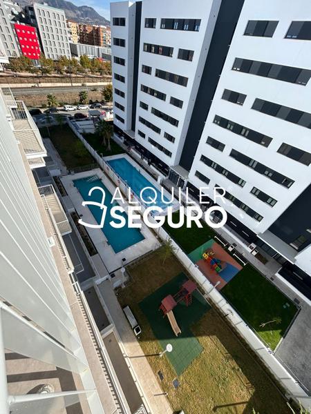 Foto 0df155b9-148c-43e8-bb67-c69ff81b5b91. Lloguer pis amb calefacció aparcament piscina a Rosaleda - Juventud Granada