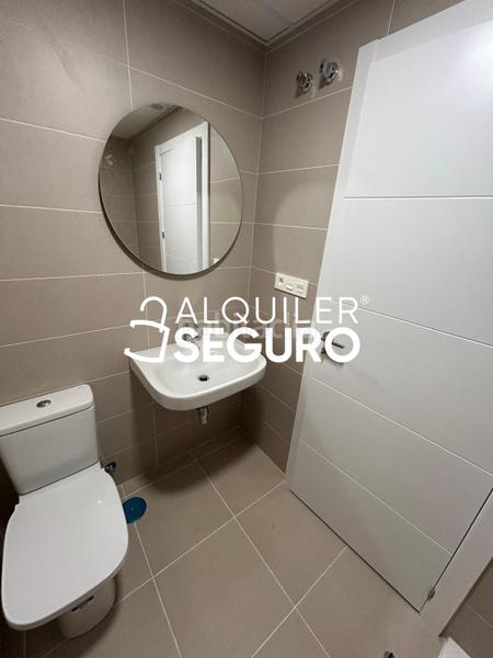 Foto 21d629db-3131-4a03-b4aa-e0d15b10cdb5. Lloguer pis amb calefacció aparcament piscina a Rosaleda - Juventud Granada