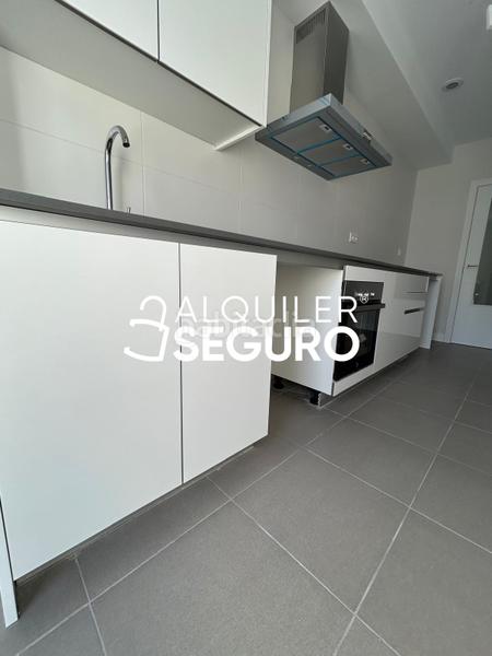 Foto 2be7df35-53cd-4861-97a5-9dcf5210e15e. Lloguer pis amb calefacció aparcament piscina a Rosaleda - Juventud Granada