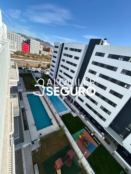 Foto 45f6cbcb-00d6-4524-8dff-b83a531b5189. Lloguer pis amb calefacció aparcament piscina a Rosaleda - Juventud Granada