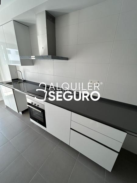 Foto 46ad1963-fa9c-4ff5-97bb-f1e3c39c9803. Lloguer pis amb calefacció aparcament piscina a Rosaleda - Juventud Granada