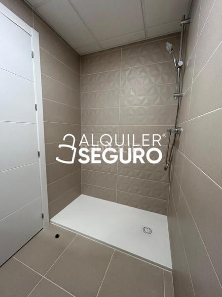 Foto 62f05dbd-c2c8-4219-ad00-f7007abca605. Lloguer pis amb calefacció aparcament piscina a Rosaleda - Juventud Granada