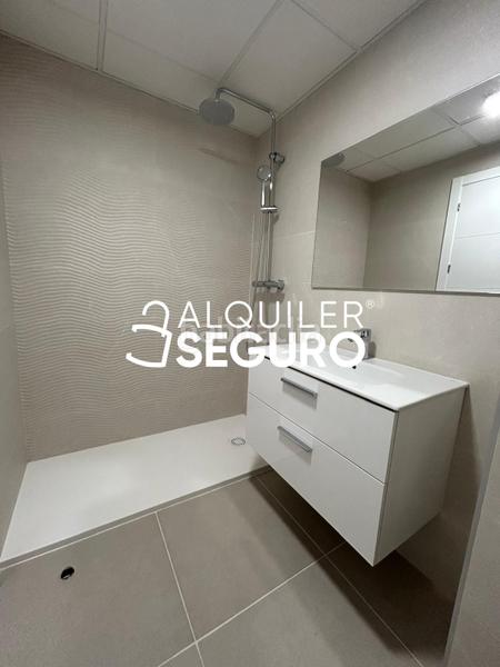 Foto 6bd395d2-03f4-44b9-80e1-29c0793c4c9a. Lloguer pis amb calefacció aparcament piscina a Rosaleda - Juventud Granada