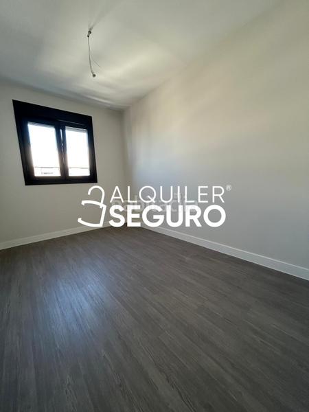 Foto 7232522a-c4c2-49b6-af77-30e41136962a. Lloguer pis amb calefacció aparcament piscina a Rosaleda - Juventud Granada