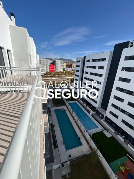 Foto 75d50605-4057-4c3b-9faf-3431fe579fc8. Lloguer pis amb calefacció aparcament piscina a Rosaleda - Juventud Granada