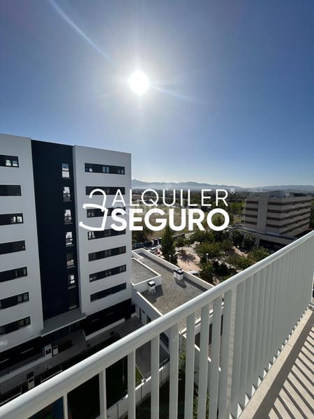 Foto 77b13970-48a2-4775-8ad2-df2ee2233bb0. Lloguer pis amb calefacció aparcament piscina a Rosaleda - Juventud Granada