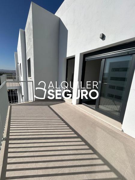 Foto 7fa2231e-7c53-48bb-ae3d-0cdda03acd5f. Lloguer pis amb calefacció aparcament piscina a Rosaleda - Juventud Granada