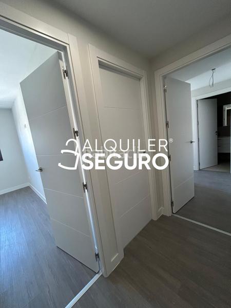 Foto 93338291-3ad4-402c-bea2-20950bc4e57a. Lloguer pis amb calefacció aparcament piscina a Rosaleda - Juventud Granada