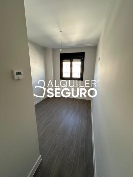 Foto a34264e0-e010-402d-b11d-4e7b8f20c1ac. Lloguer pis amb calefacció aparcament piscina a Rosaleda - Juventud Granada