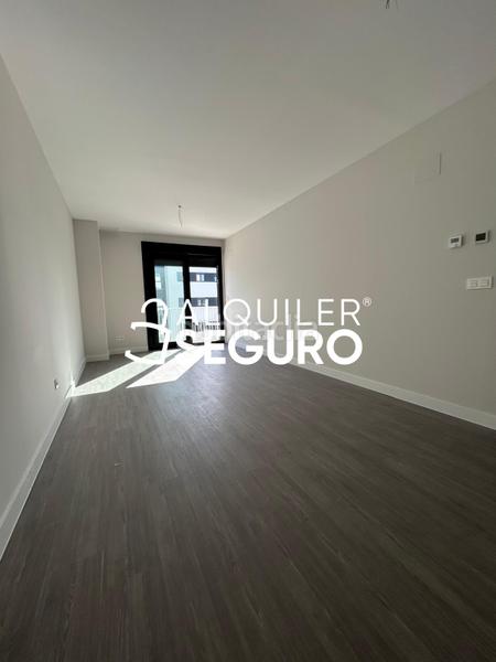 Foto b797fc49-12c0-4b1e-9ce5-71e297ee0596. Lloguer pis amb calefacció aparcament piscina a Rosaleda - Juventud Granada