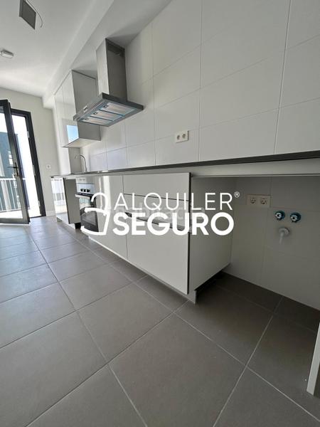 Foto d3228998-854d-43a2-a5b5-1aa033b0dcb5. Lloguer pis amb calefacció aparcament piscina a Rosaleda - Juventud Granada