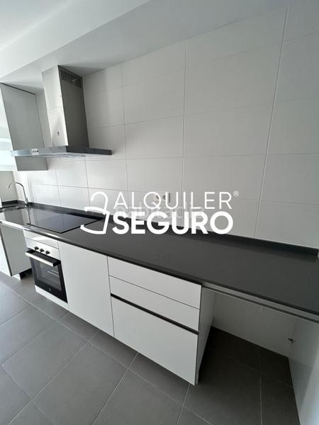 Foto d3a2231c-ac0a-4f06-bc4e-b0e3e6fa51d7. Lloguer pis amb calefacció aparcament piscina a Rosaleda - Juventud Granada