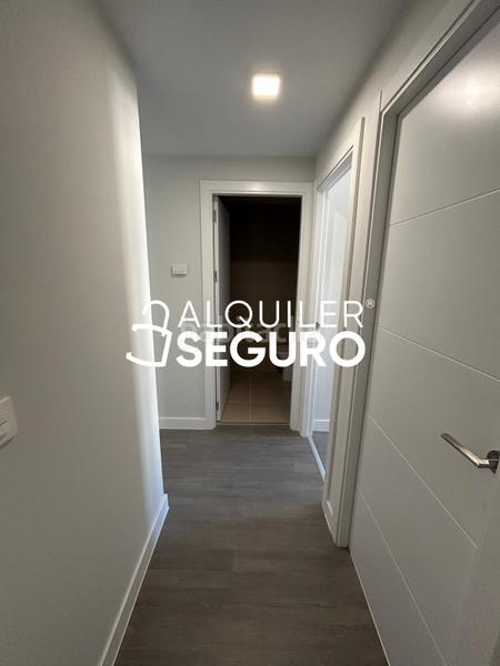 Foto df2fd762-bf64-456f-b553-b2c3aa727b4d. Lloguer pis amb calefacció aparcament piscina a Rosaleda - Juventud Granada