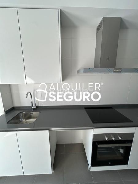 Foto e44899d4-6afb-48e4-afea-5fcbf9d1ddfa. Lloguer pis amb calefacció aparcament piscina a Rosaleda - Juventud Granada