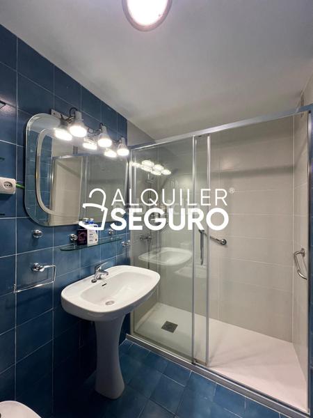 Foto df2cabdf-663d-4baa-8a27-87f923a0efd3. Lloguer pis amb calefacció piscina a La Paz Madrid