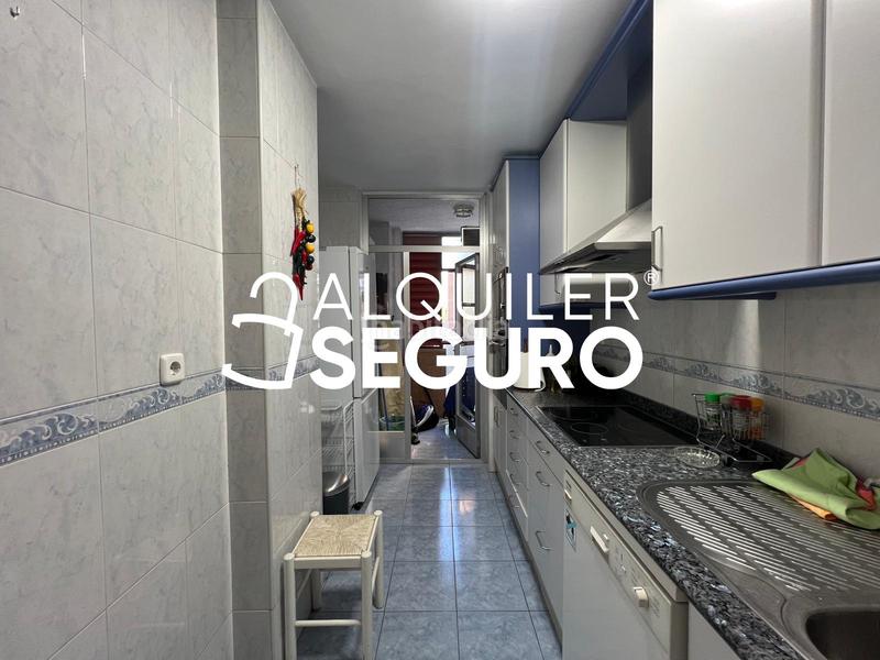 Foto bb96ef24-c9d1-4835-a67c-adadc2840e7d. Miete etagenwohnung mit heizung pool in La Paz Madrid