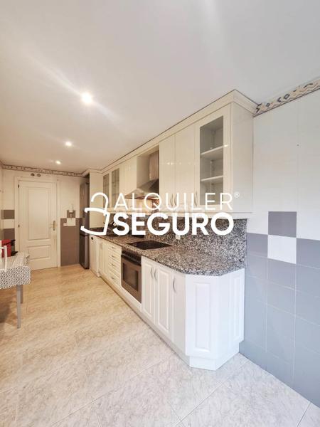 Foto 135c6708-6a90-4c7c-843e-f2c3147be1a1. Affitto appartamento con riscaldamento parcheggio piscina in Majadahonda