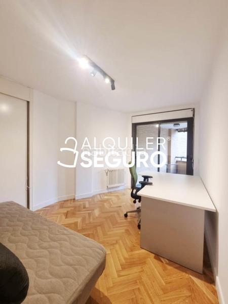 Foto 7619b772-3f9c-4bd4-a183-acfdaf35d0ed. Lloguer pis amb calefacció aparcament piscina a Casco Antiguo Majadahonda