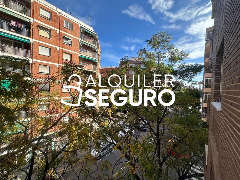 Foto cb6b87a2-3629-4e61-b777-bd53f0374d79. Rent flat with parking in Barrio de Patraix Valencia