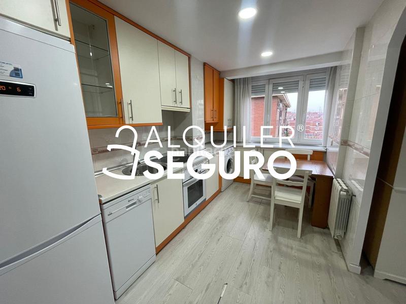 Foto 4fc332b0-ac09-41a7-b333-92573c218159. Lloguer pis amb calefacció a Opañel Madrid