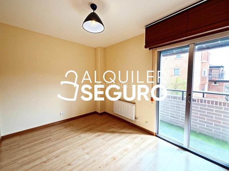 Foto 2e8b31c3-acc7-4034-a2dc-706cf7df2452. Alquiler piso  c sector islas en Estación-Centro Tres Cantos