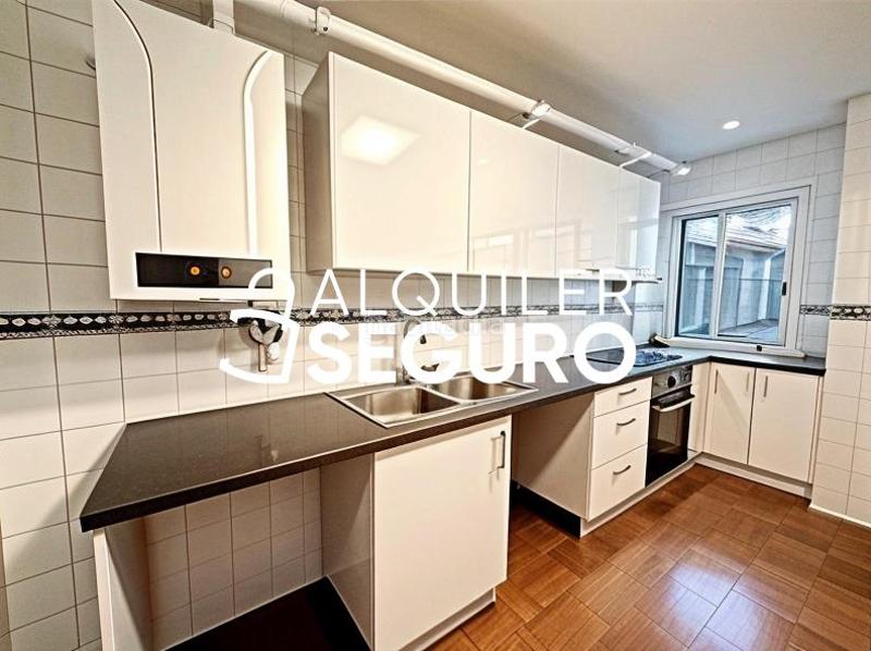 Foto 8e7e690e-2fba-4ef9-b92f-55f7ade3aa98. Rent flat with heating parking in Estación-Centro Tres Cantos