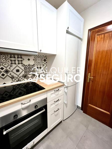 Foto ce32b5a6-a105-4f80-a0b2-eb1265d734d4. Rent flat with heating in San Juan Bautista Madrid