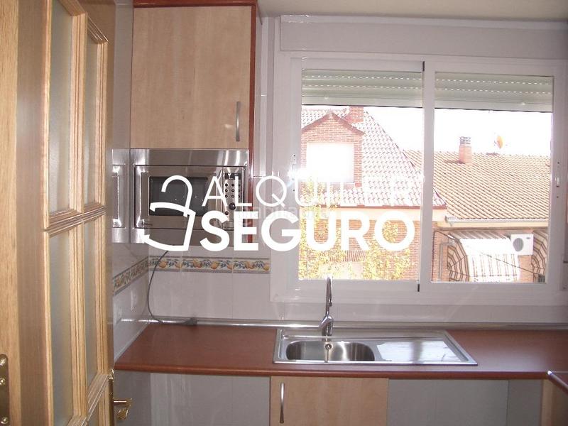 Foto 7a9fa953-1ede-4ee3-aa3d-330c3a29eda0. Affitto chalet con riscaldamento parcheggio in Valmojado