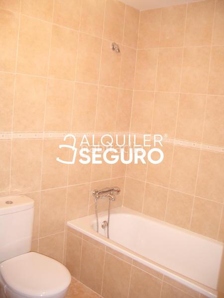 Foto d5c85549-7050-45db-ac70-7cbd0a671e70. Alquiler chalet  c josé moya montero en Valmojado