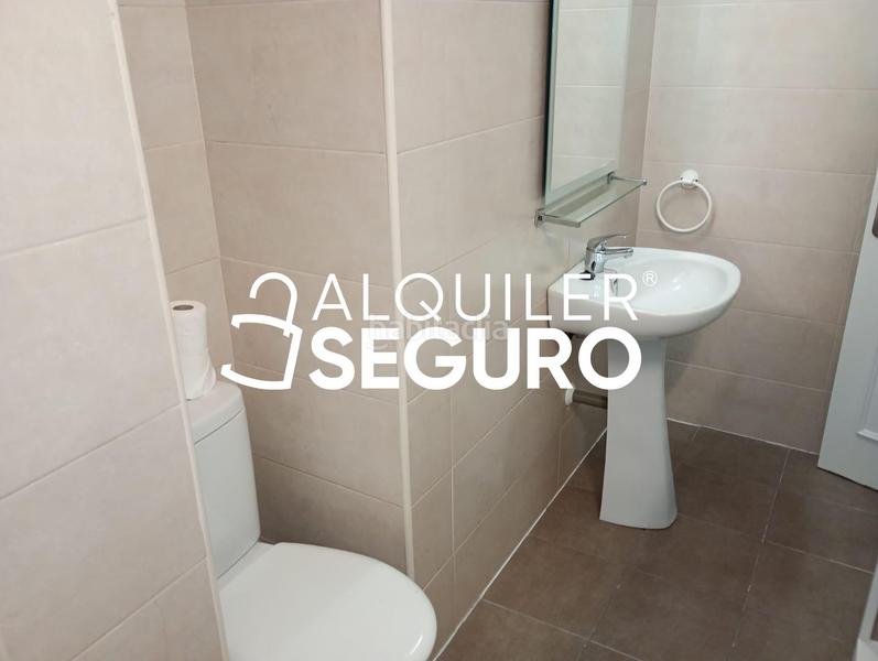 Foto 0153852b-70f6-4943-be45-331d9746ac05. Alquiler piso  c magistrado salvador barberá en Málaga